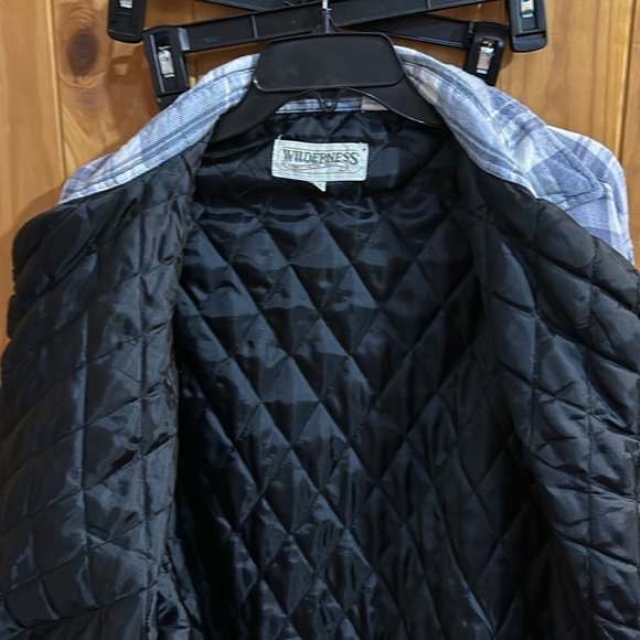 Men’s Wilderness Quilt Lined Flannel Button Down - Picture 4 of 5
